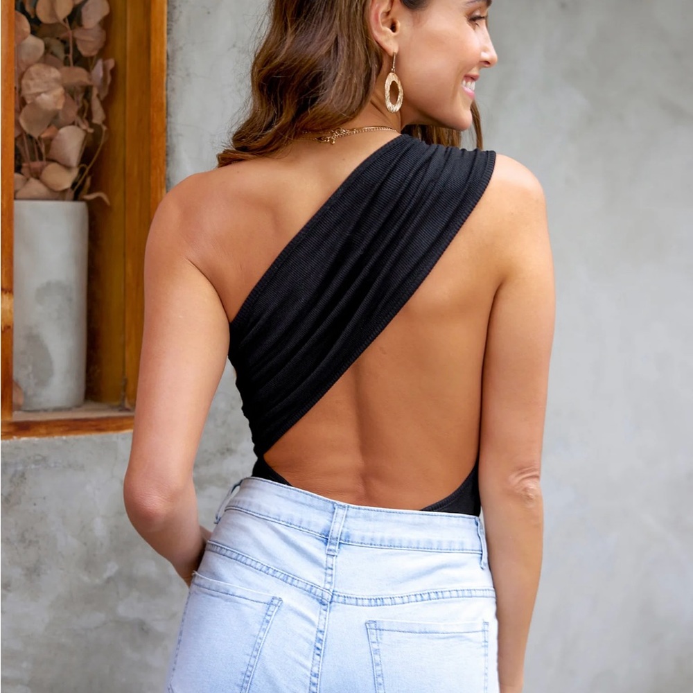 Cupshe Black One-Shoulder Bodysuit